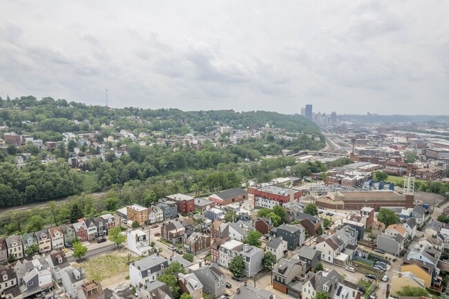 Building Photo - 346 39th St