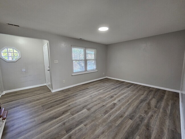 Building Photo - 723 Atterbury Ct