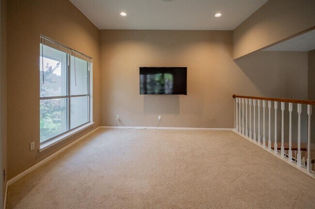 Building Photo - 1114 Gulfton Dr