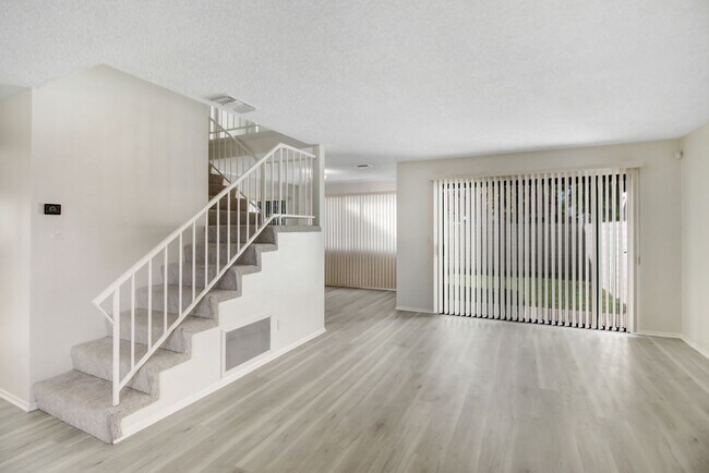 Building Photo - Your Dream 3BR/2.5BA Rental in the Desirable 'Dearborn Grove' Community in Redlands!