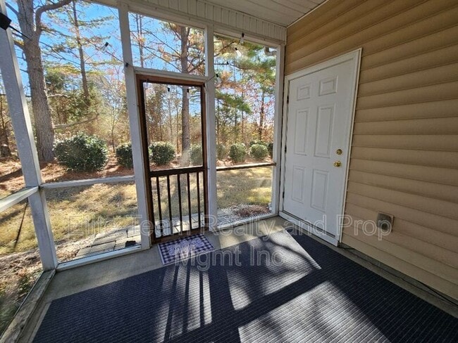 Building Photo - 2219 Crosscut Dr