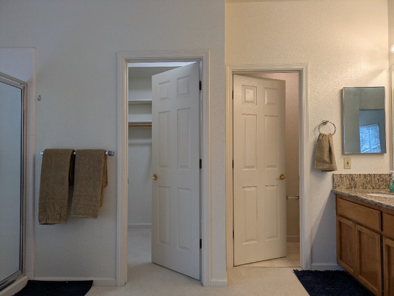 Building Photo - 105 Donegan Ct