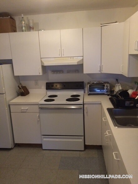 Building Photo - 226 Parker Hill Ave