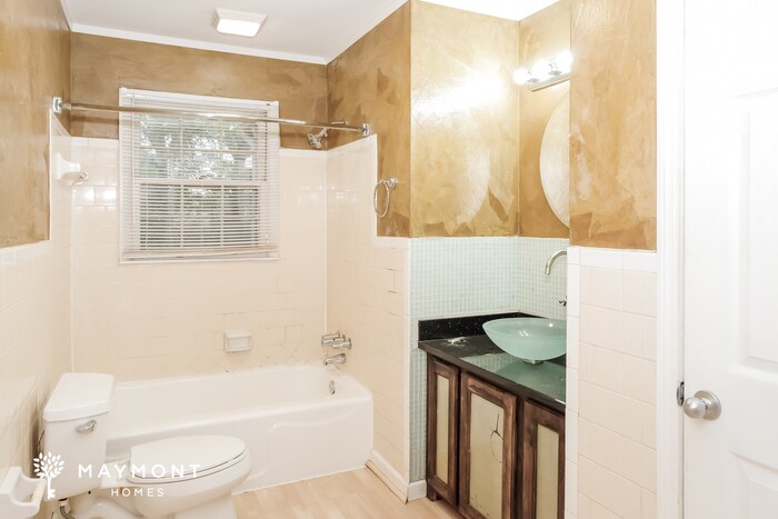 Building Photo - 1231 Freemont St SW