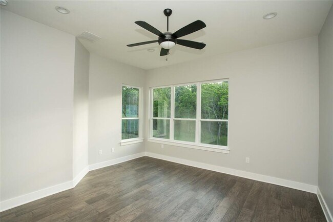 Building Photo - 3022 Sunridge Dr