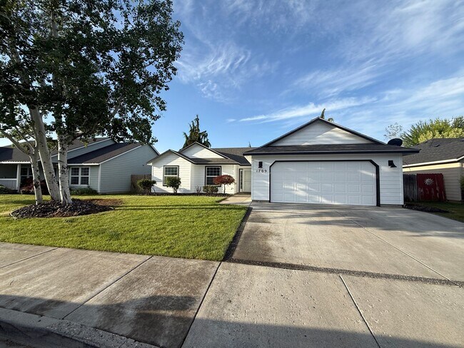 Building Photo - 3 bed, 2 bath- Kennewick Location!