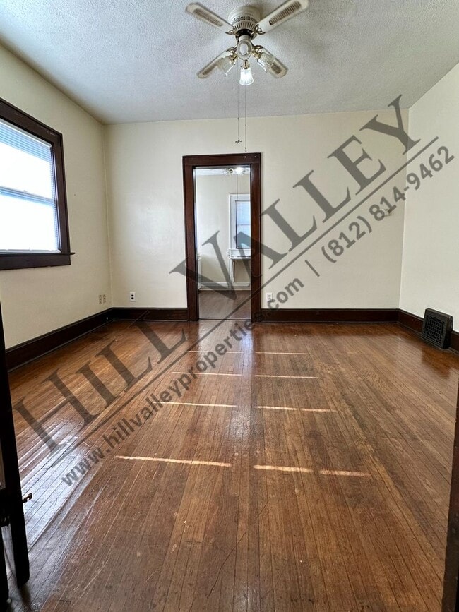 Building Photo - Two Bedroom Upper - All Utilities Paid