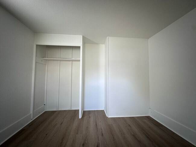 Building Photo - 303 Weston Ave