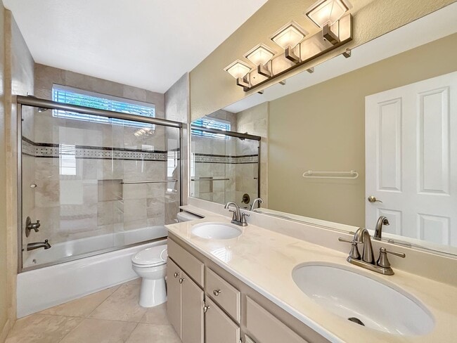 Building Photo - Beautiful 5BD/3BA 2-Story House in Tierras...