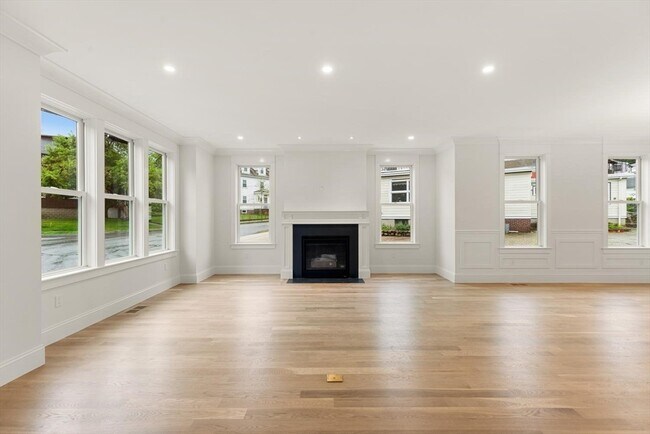 Building Photo - 45 Maplewood St