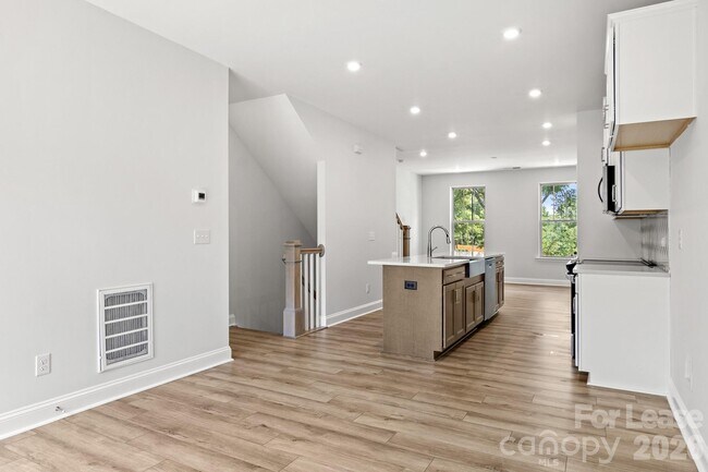Building Photo - 120 Judson Ave