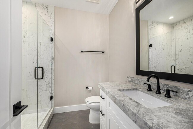 Building Photo - 3821 E Devonshire Ave