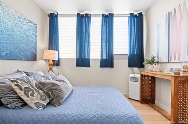 Building Photo - Makiki - Spacious one bedroom, one bath at...