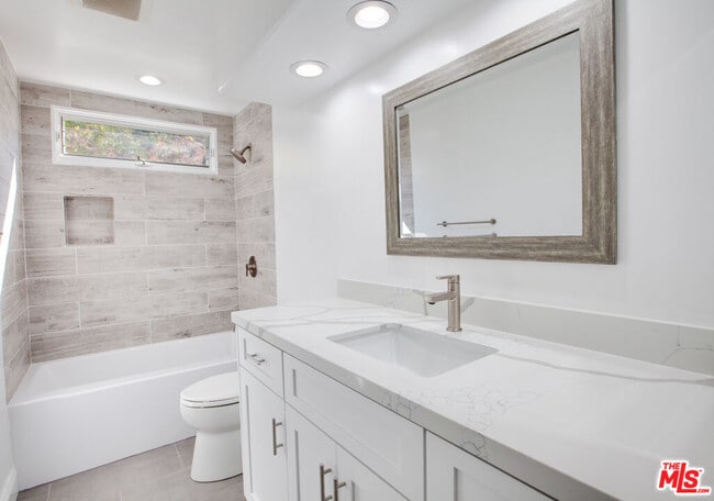 Building Photo - 10221 Briarwood Dr