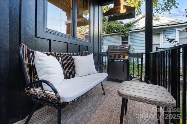 Building Photo - 705 S Torrence St