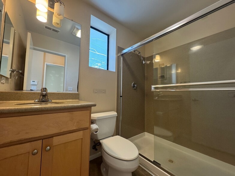 Building Photo - 144 City Limits Cir