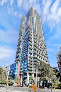 Building Photo - 215 N Pine St