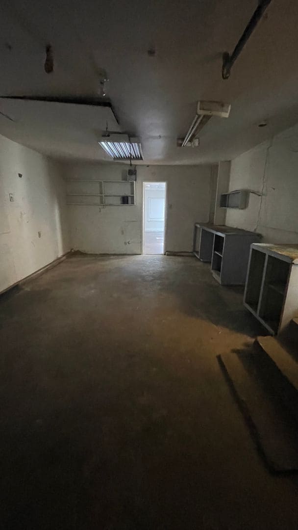 Building Photo - 3 bed 1 bath home with 1 car garage.  Move in Ready!