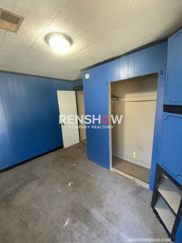 Building Photo - 318 Tulip St