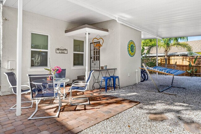 Building Photo - 2705 N Poplar Ave