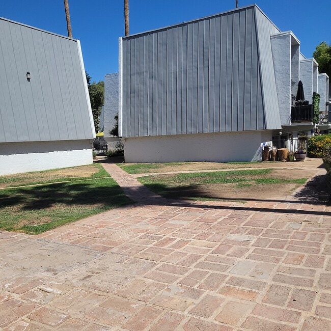 Building Photo - 3614 N 44th St