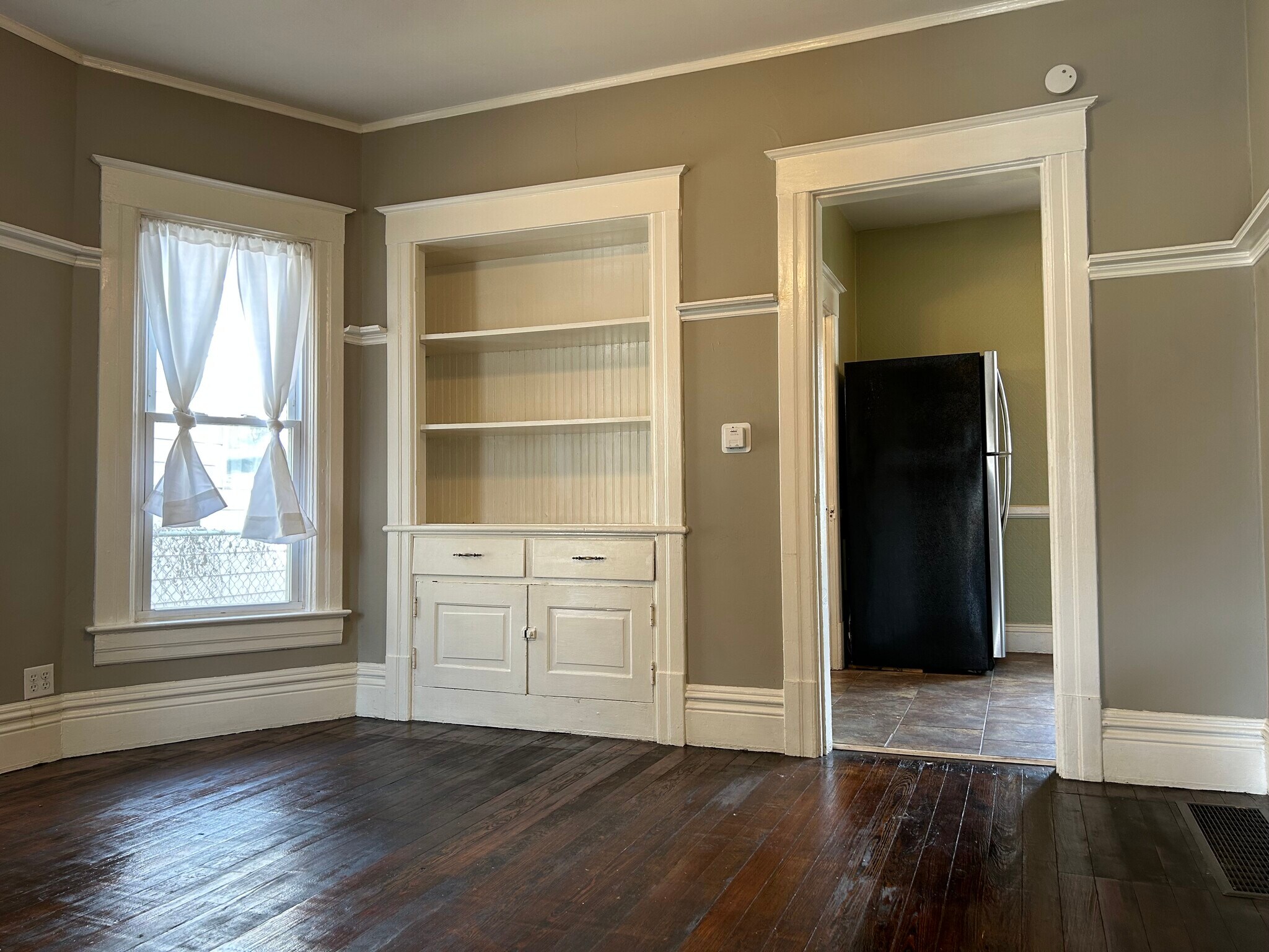 Building Photo - 503 W Allen St