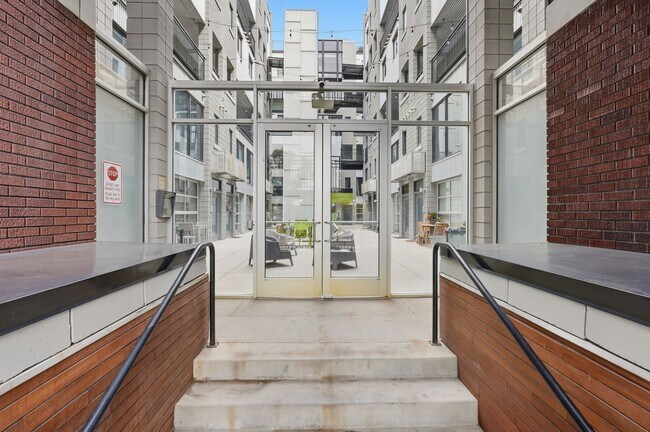 Building Photo - 360 W 300 S