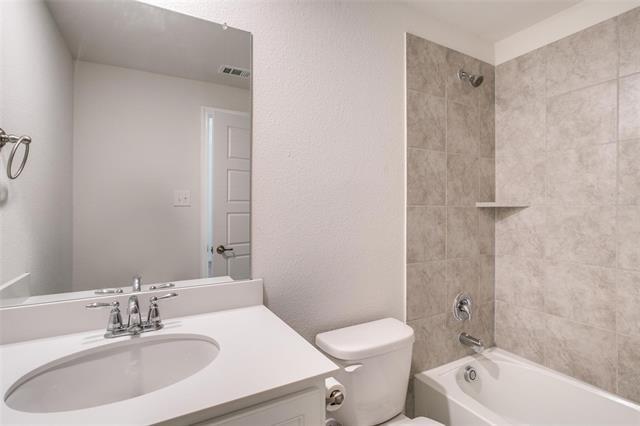 Building Photo - 2435 Klamath Dr