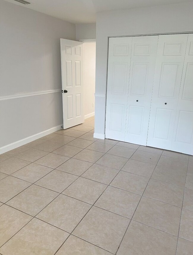 Building Photo - AUGUST MOVE IN FOR THIS RANCH STYLE HOME I...