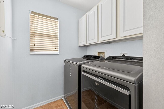 Building Photo - 2858 Via Campania St