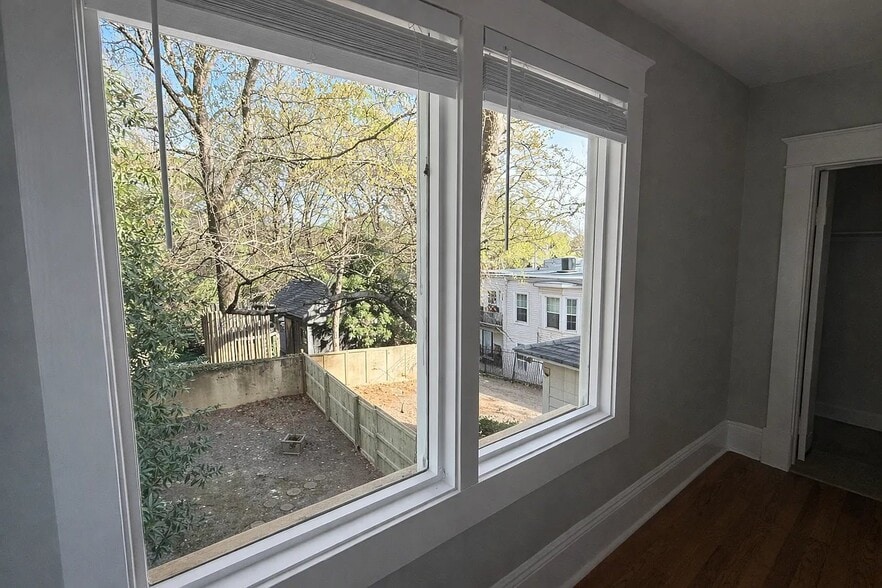 Building Photo - 747 Barnett St NE