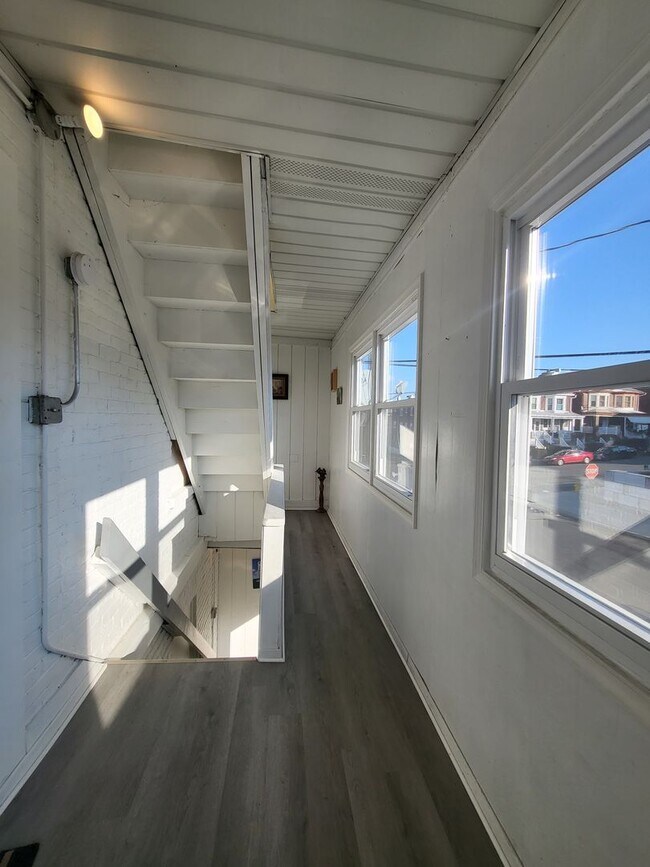 Building Photo - 902 N 5th St