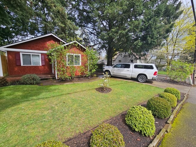 Building Photo - 475 Madrona Ave S