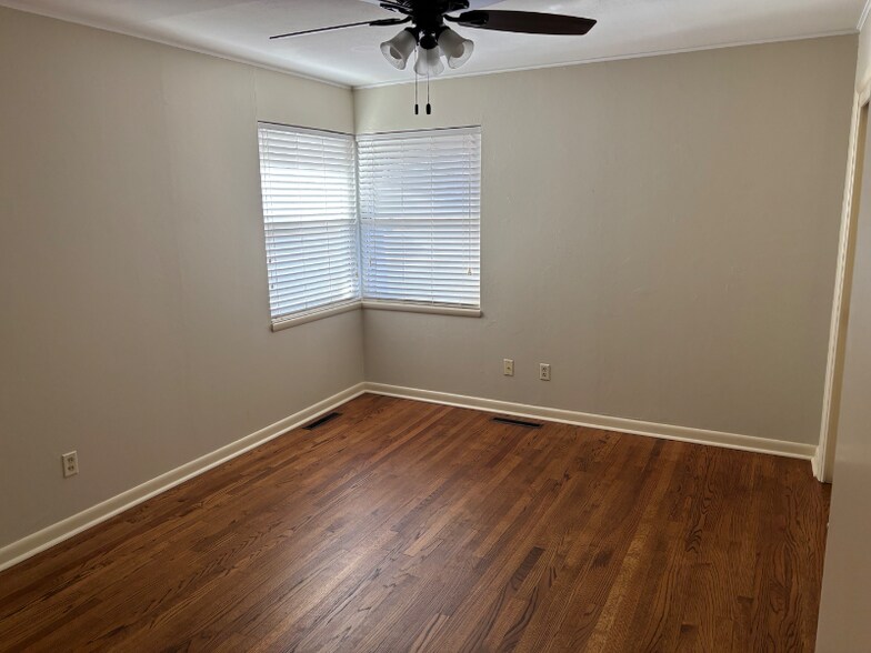 Building Photo - 2025 Mattern Dr