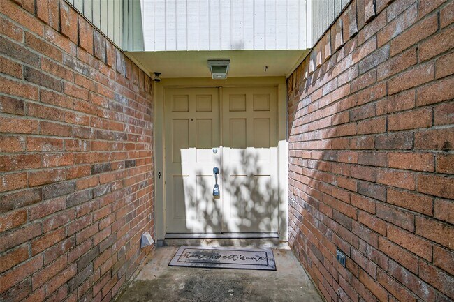 Building Photo - 22151 Birch Valley Dr