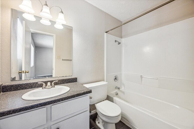 Building Photo - 11104 Applewood Dr