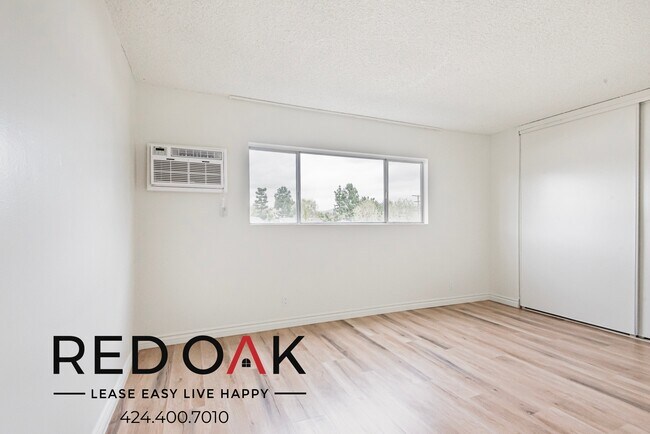 Building Photo - 10535 Lindley Ave