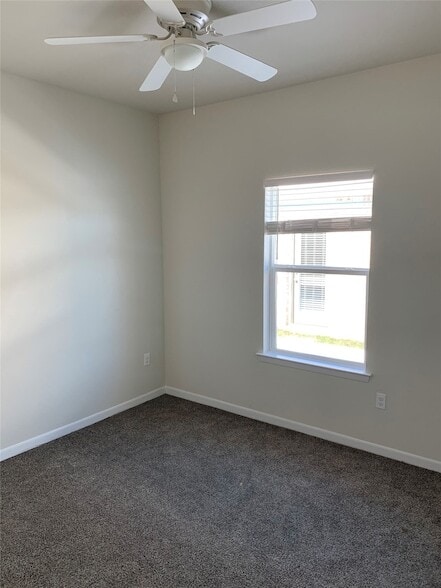 Building Photo - 2409 N Hickory St