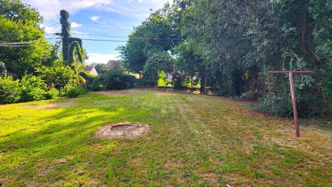 Building Photo - 1017 N Tabor Dr