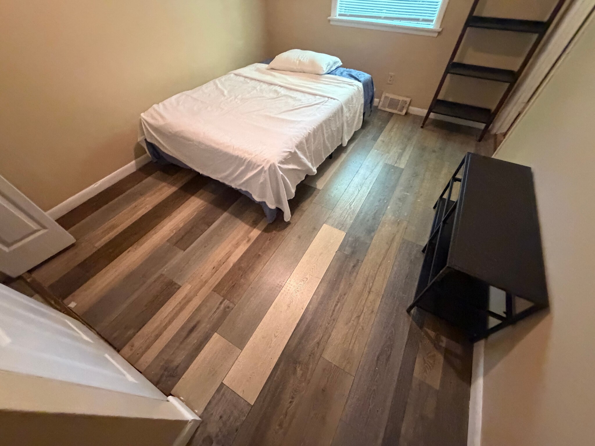 Building Photo - Room in House on Longleaf Dr