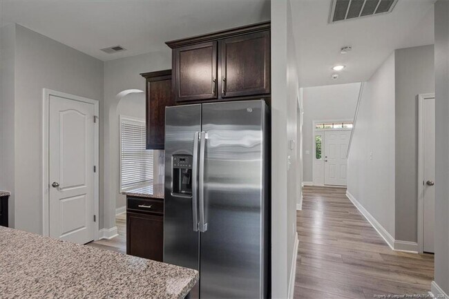 Building Photo - 134 Huzzas Cir