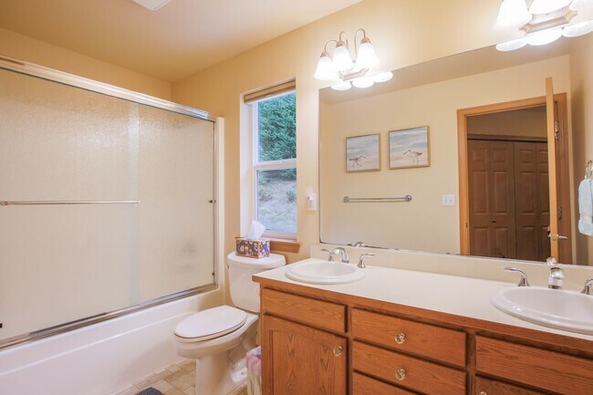 Building Photo - Beautiful Penn Cove View Home and Dog Frie...