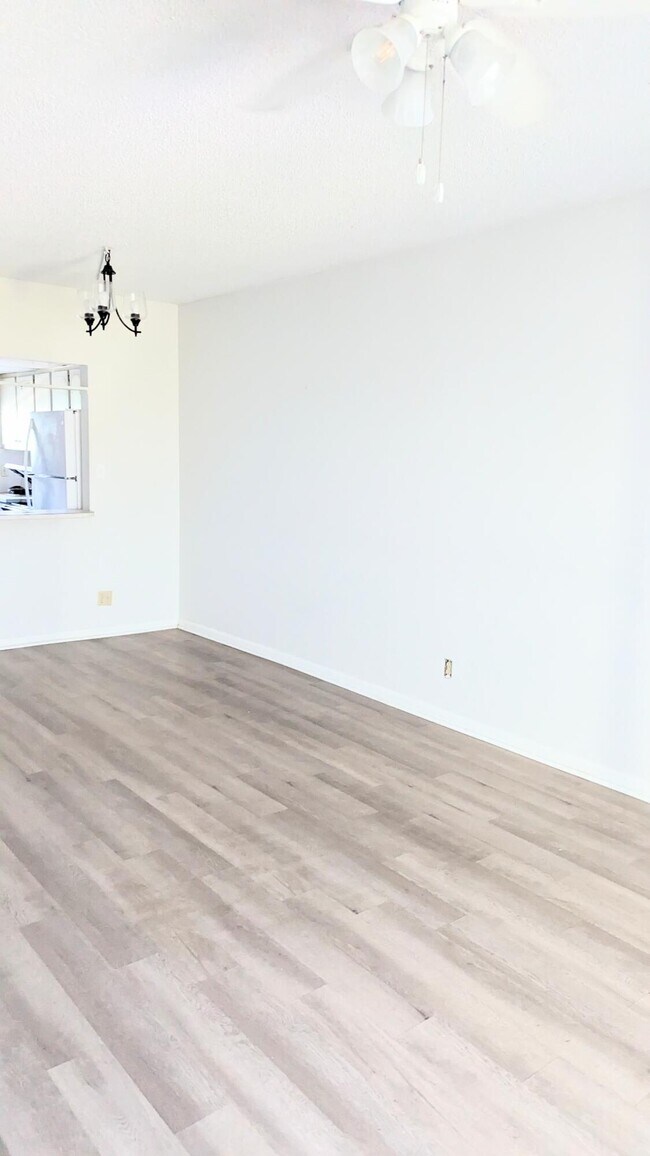 Building Photo - 1638 Embassy Dr