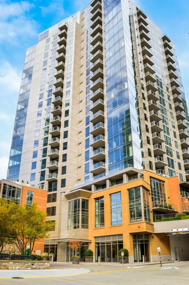 Building Photo - Washington Square Luxury Living on 10th Fl...