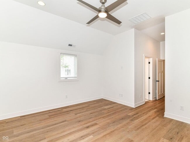 Building Photo - 717 E 27th St