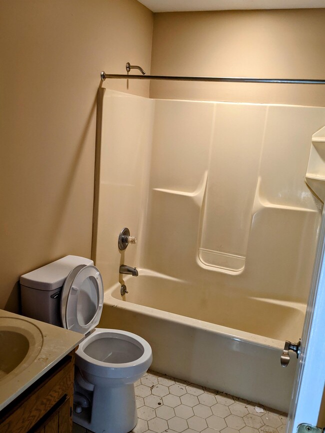Building Photo - 5618 Bruns Dr