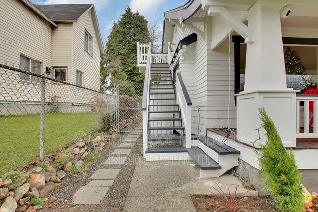 Building Photo - 1009 S State St