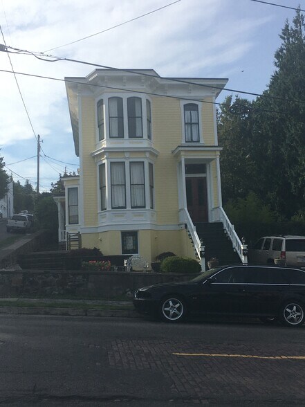 Building Photo - 1393 Franklin Ave