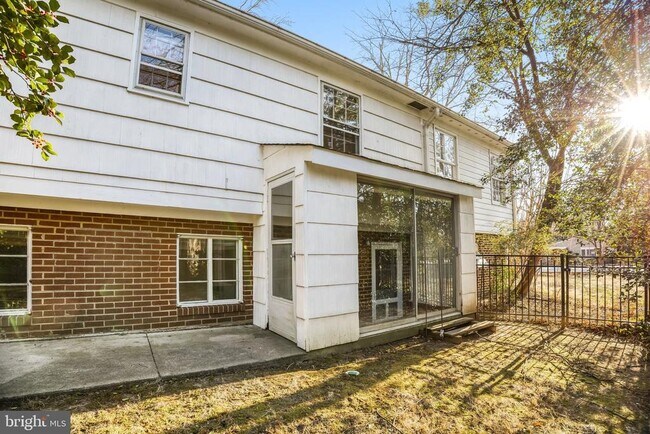 Building Photo - 9232 Forest Haven Dr