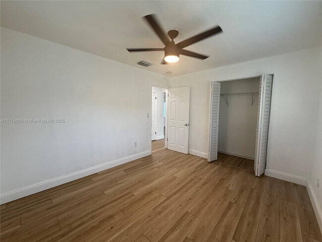 Building Photo - 1040 SW 30th Ave